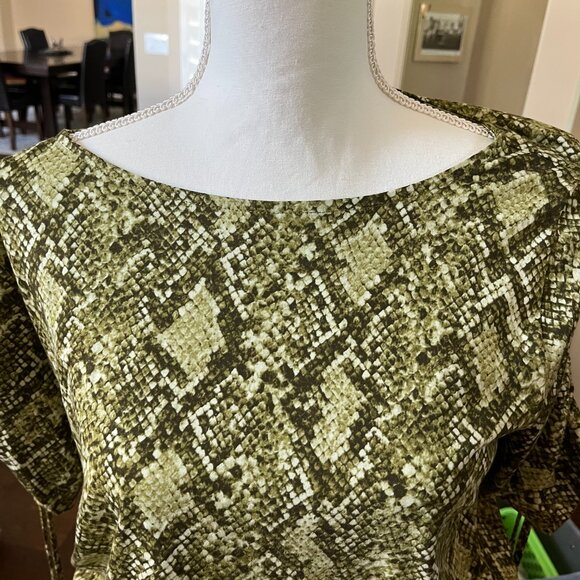 Michael Kors Green Snake Print Waisted Rouche Sleeves NWT $98 - Picture 4 of 9
